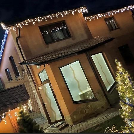 Best House Lutsʼk Esterno foto